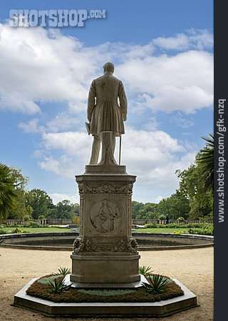 
                Statue, Schlosspark, Park Sanssouci                   