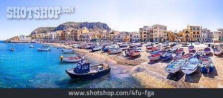 
                Strand, Fischerboote, Palermo                   