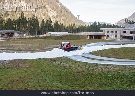 
                Schnee, Schneefahrzeug, Verteilen, Chiemgau-arena                   