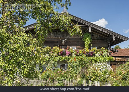 
                Bauernhaus, Oberbayern, Blockbauweise                   
