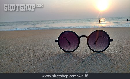 
                Strand, Sonnenbrille                   