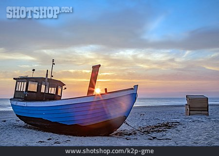 
                Sonnenaufgang, Strand, Fischerboot                   