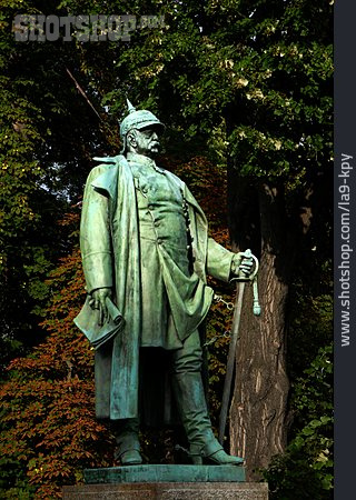 
                Bismarckdenkmal, Bronzestatue                   