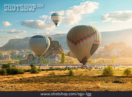 
                Heißluftballon, Historischer Nationalpark Göreme                   