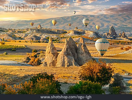 
                Heißluftballon, Historischer Nationalpark Göreme                   