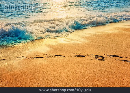 
                Strand, Meer, Fußspuren                   