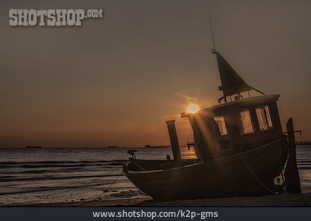 
                Sonnenuntergang, Strand, Fischerboot                   