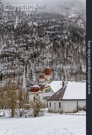 
                Winter, Wallfahrtskirche, St. Bartholomä                   