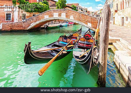 
                Gondola, Waterway, Burano                   