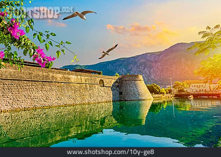 
                Kotor, Kampana Tower                   