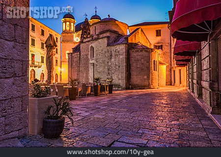 
                Kirche, Altstadt, Kotor                   