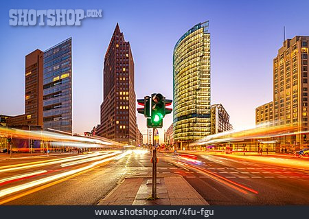 
                Berlin, Straße, Potsdamer Platz, Lichtspur                   