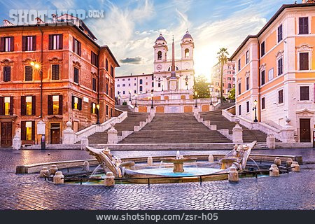 
                Spanische Treppe, Piazza Di Spagna, Fontana Della Barcaccia                   
