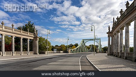 
                Potsdam, Glienicker Bridge, Colonnade                   