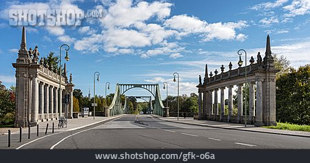 
                Potsdam, Glienicker Brücke, Kolonnaden                   