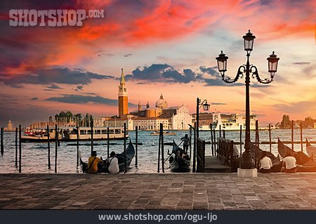 
                Abendrot, Anlegestelle, Venedig                   