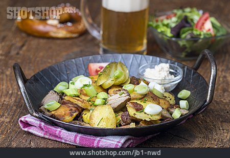 
                Bratkartoffeln, Pfannengericht, Tiroler Gröstl                   