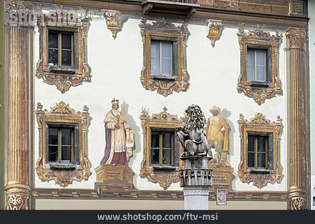 
                Berchtesgaden, Brunnenfigur, Lüftlmalerei, Hirschenhaus                   