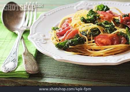 
                Speck, Spaghetti, Grünkohl                   
