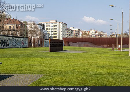 
                Berlin Wall, Berlin Wall, Bernauer Straße                   