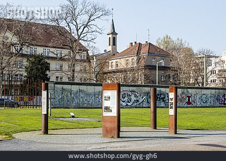 
                Berliner Mauer, Bernauer Straße                   