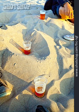 
                Strand, Bier                   