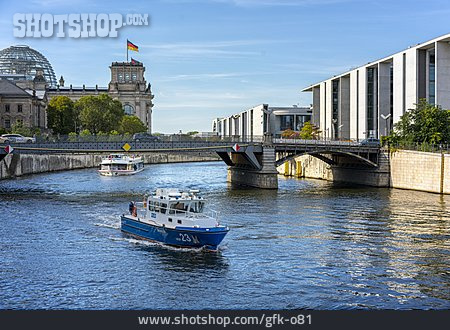
                Berlin, Spree, Polizeiboot                   