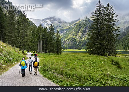 
                Wanderweg, Tirol, Wanderer, Wanderurlaub                   