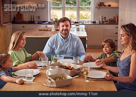 
                Mahlzeit, Familie, Tischgebet                   