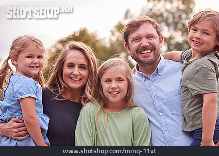 
                Lächeln, Familie, Familienporträt                   