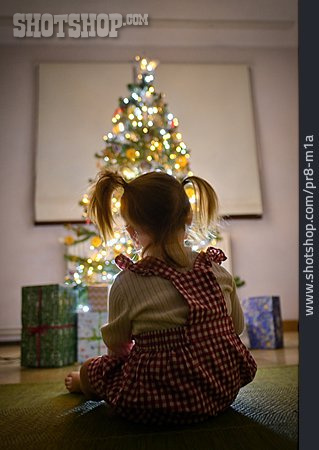 
                Kleinkind, Bescherung, Weihnachtsbaum                   
