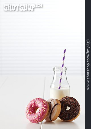 
                Milch, Donut                   