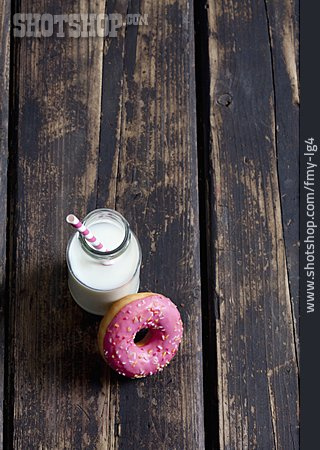 
                Milch, Donut                   