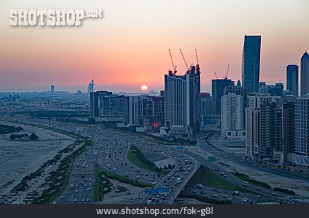 
                Autobahn, Dubai, Stadtverkehr                   