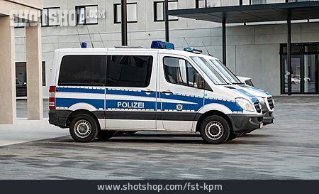 
                Polizeiwagen                   