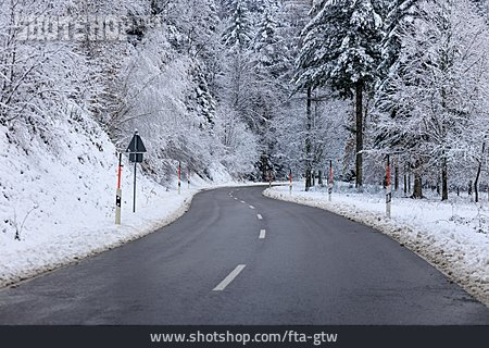 
                Winter, Unfallgefahr, Landstraße                   