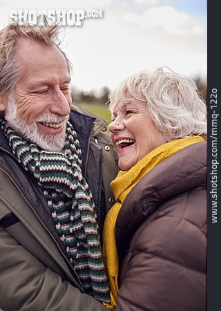 
                Lachen, Glücklich, Spaziergang, Seniorenpaar                   