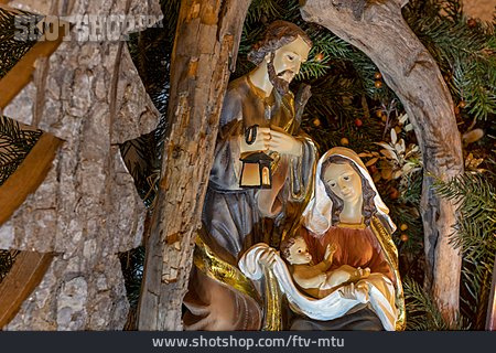 
                Weihnachtskrippe, Krippenfiguren, Heilige Familie                   