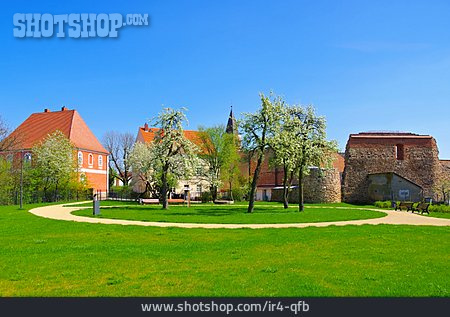 
                Kleinstadt, Stadtmauer, Lausitz, Brandenburg, Calau                   