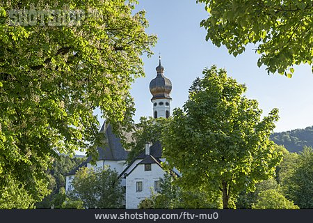 
                Kirchturm, Kloster Höglwörth                   