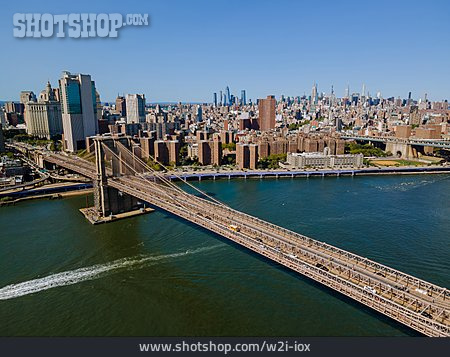 
                New York, Brooklyn Bridge, Hudson River                   