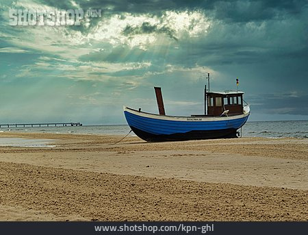 
                Fischerboot, Gestrandet, Ostseeküste                   