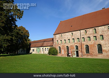 
                Kloster, Wirtschaftsgebäude, Schloss Dargun                   