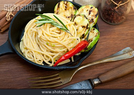 
                Spaghetti, Zucchini, Vegetarisch                   