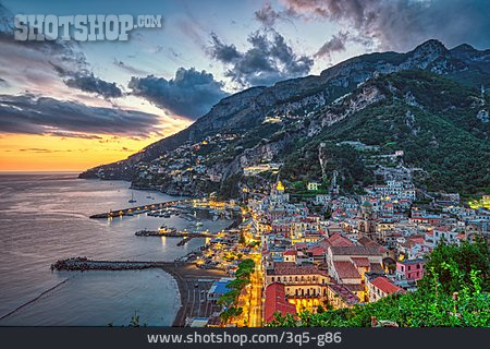 
                Amalfi, Amalfiküste, Stadtlichter                   