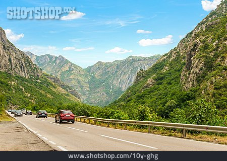 
                Auto, Landstraße, Montenegro                   