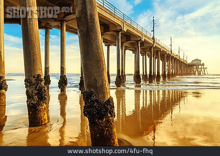 
                Huntington Beach Pier                   