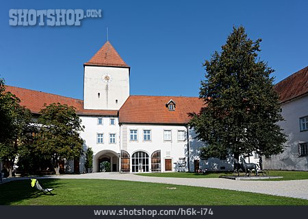 
                Innenhof, Veste Oberhaus                   