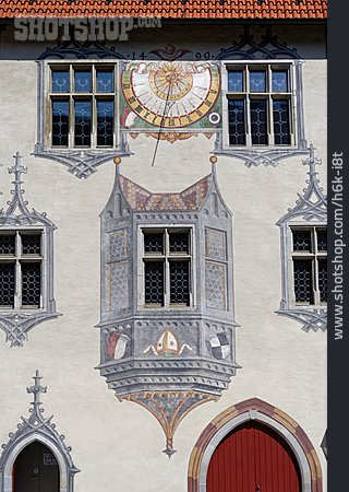 
                Wandmalerei, Sonnenuhr, Hohes Schloss                   
