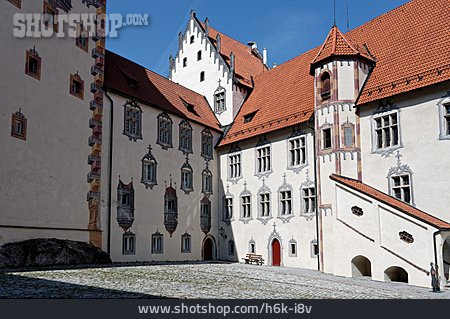 
                Hohes Schloss                   